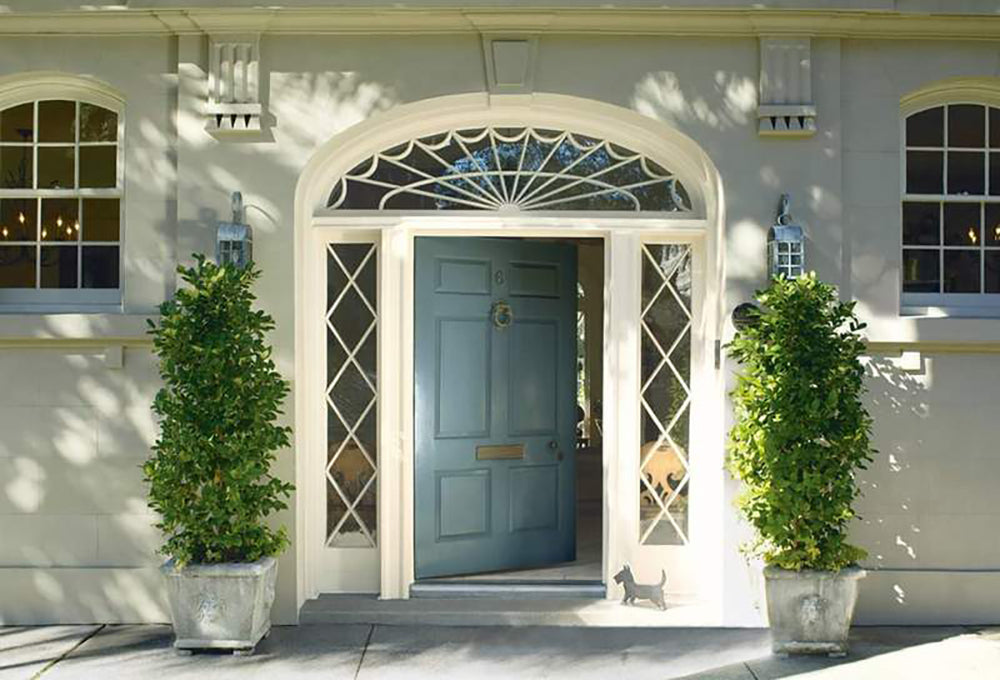 Exterior front door painted with Benjamin Moore paint, available at Regal Paint Centers in MD & VA.